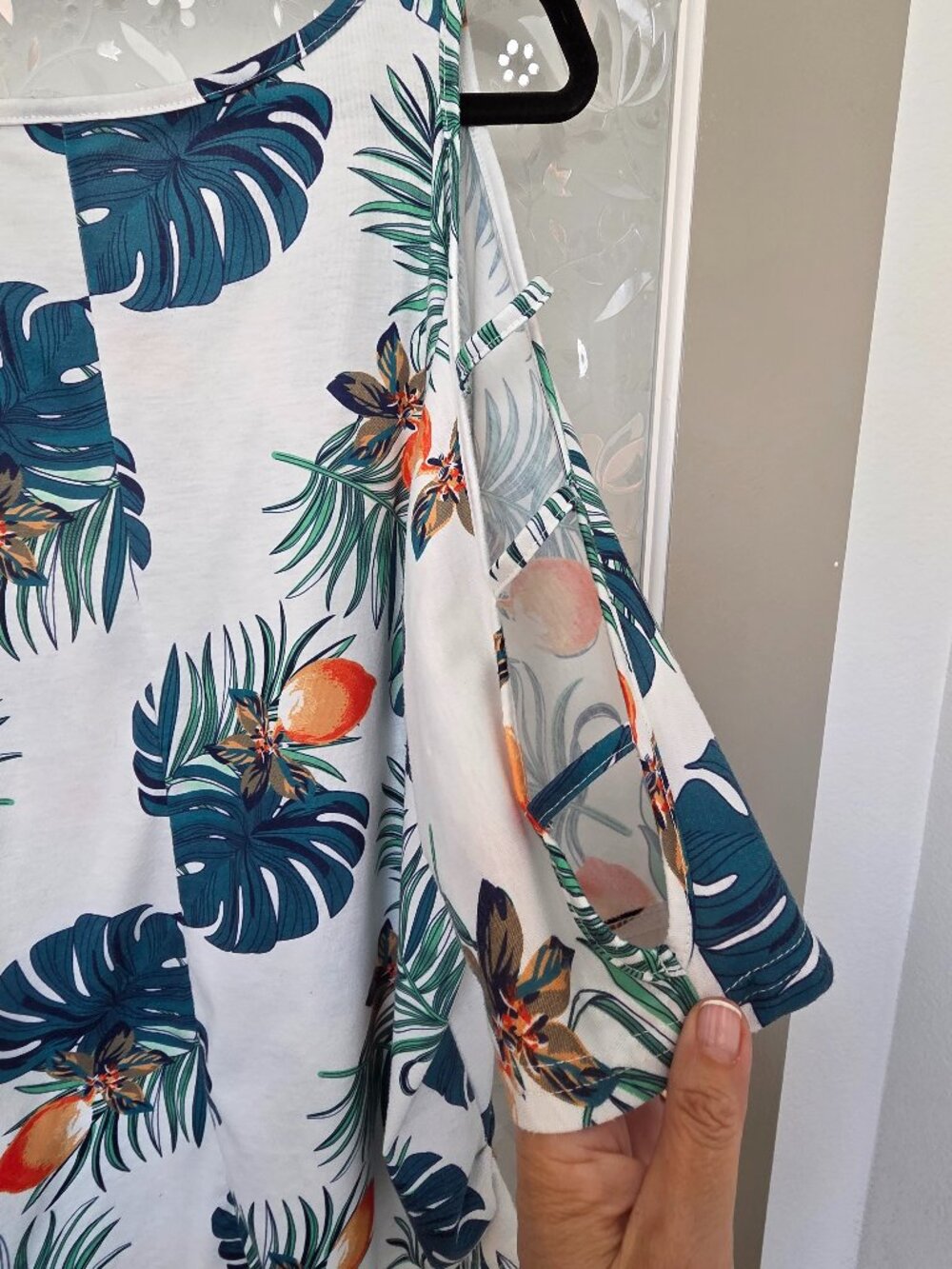 Cold Shoulder Multi-Colored Top - Size L - Picture 7 of 10